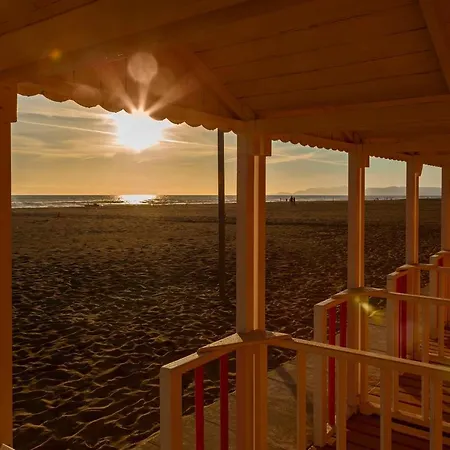 A Due Passi Dalla Spiaggia Carrara