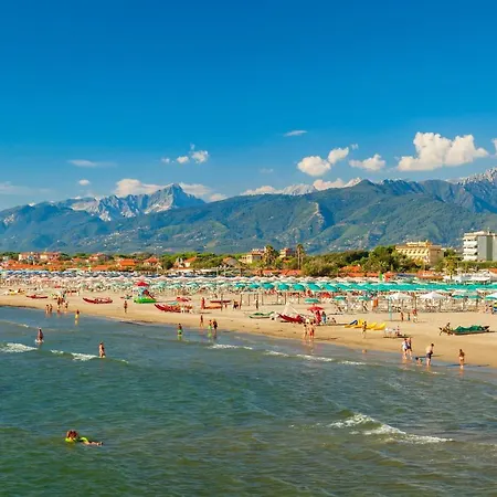 A Due Passi Dalla Spiaggia Carrara