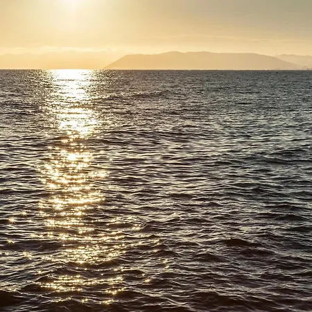 A Due Passi Dalla Spiaggia Carrara